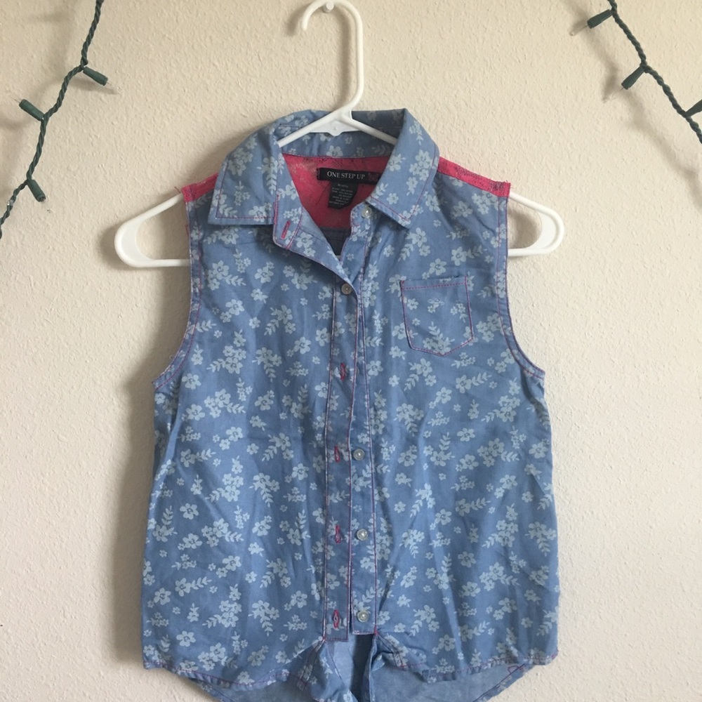 Floral shirt.⚡️⚡️